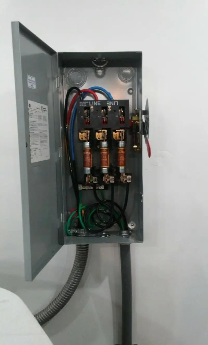 Three-phase disconnect switch installed for Smoke Detector Installation in China